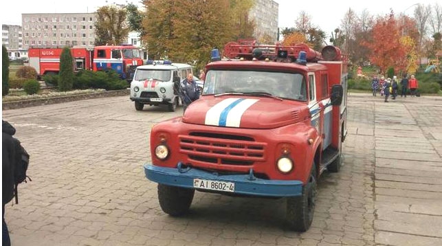 Почти 400 детей были эвакуированы из школы в Сморгони из-за задымления