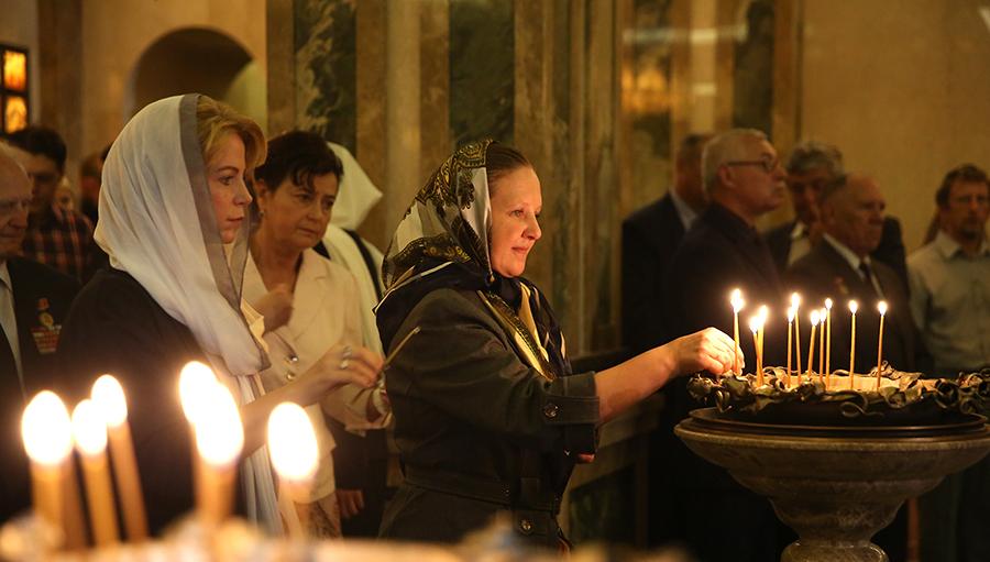 «Еда на кладбище не уместна». Священнослужитель назвал главные ошибки в праздновании Радуницы