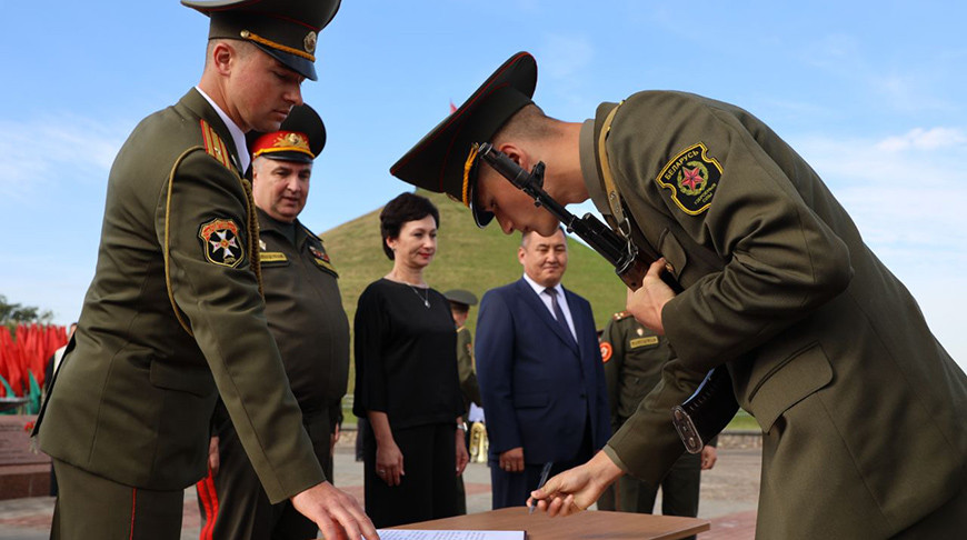 Присягу на верность Родине приняли 45 курсантов военного факультета ГрГУ