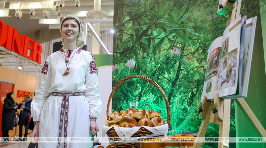 Спецэффекты национального колорита и сотни участников. Как в Минске прошел крупный международный книжный форум 