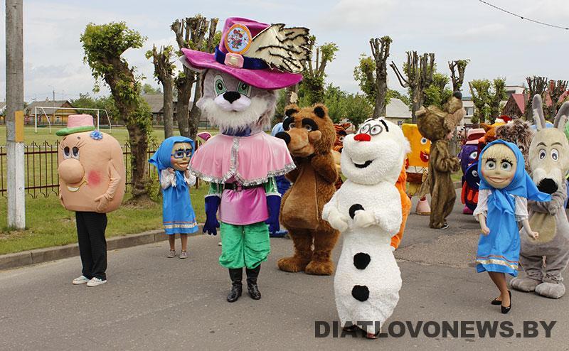 Фестываль-карнавал роставых лялек прайшоў у Дзятлаве