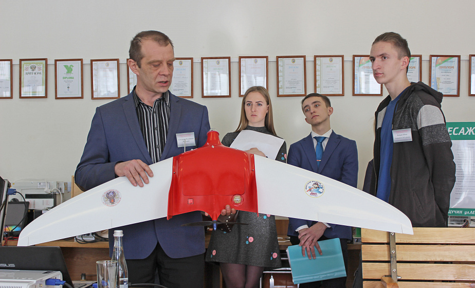  «Дрон» взлетает в Берестовице. Александр Внукович из Большой Берестовицы смастерил  собственный беспилотник