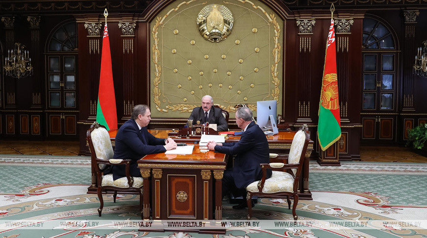 Александр Лукашенко обсудил с Владимиром Караником и Александром  Косинцем лицензирование медицинской деятельности