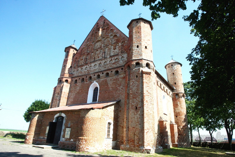 В Сынковичах находится уникальный храм  с чудотворной иконой Божией Матери "Всецарица"