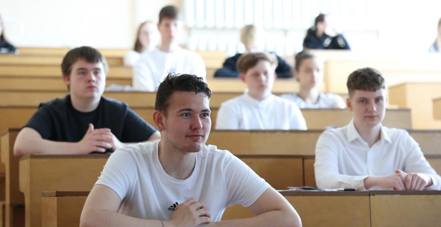 ЦТ по физике планируют написать более 19,5 тыс. абитуриентов