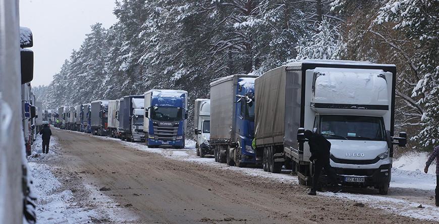 ГПК: легковушки и грузовики с задержками въезжали в Литву и Польшу