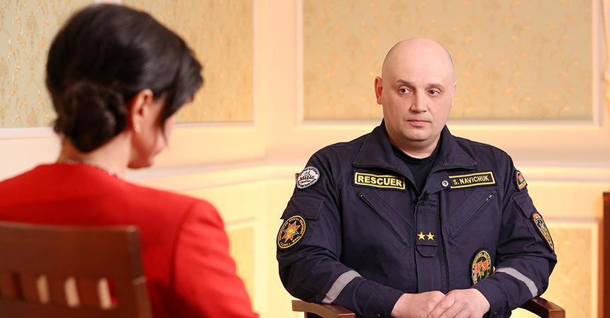 Спасатель рассказал, как служебные собаки помогали находить живых людей под завалами в Турции