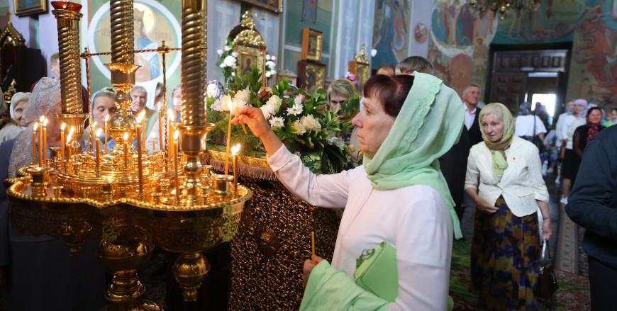 Православные верующие празднуют День Святой Троицы в Гродненском Свято-Рождество-Богородичном женском монастыре