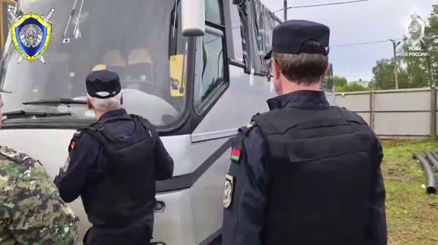 Белорусские следователи посетили место атаки автобуса в Брянской области Белорусские следователи посетили место атаки автобуса в Брянской области