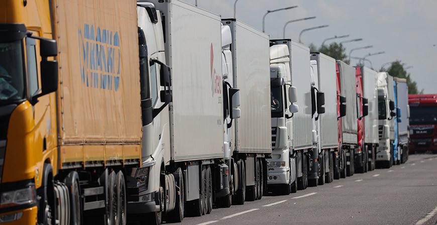 В очереди на выезд из Беларуси в ЕС скопилось более 1,2 тыс. фур