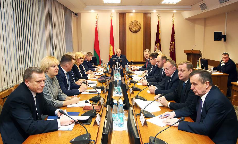 Millions of dollars of foreign investment and salary growth. The tasks of socio-economic development and the draft regional budget for 2020 were discussed at a meeting of the regional executive committee