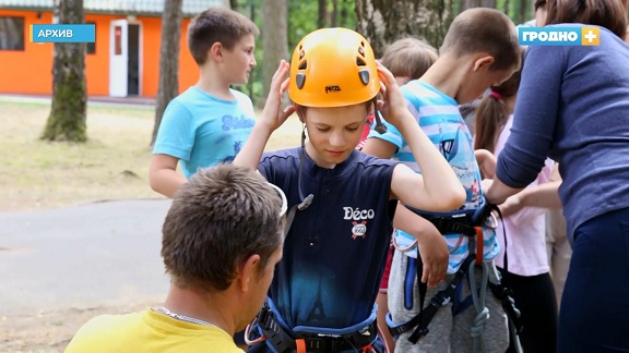 С социальной дистанцией и без родительских дней. В гродненских детских лагерях открылась первая смена