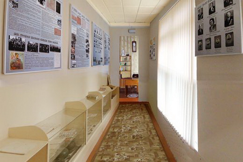 В гимназии в Островце открыли музейную комнату