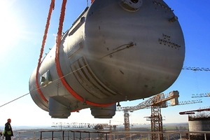 Установка парогенераторов завершена на первом энергоблоке БелАЭС