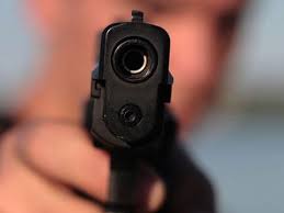 Нешуточную разборку  в питейном заведении Сморгони устроил нетрезвый посетитель