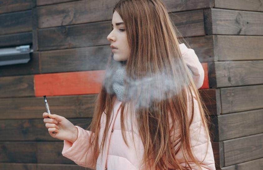 В Беларуси зафиксировали первую смерть после курения вейпа