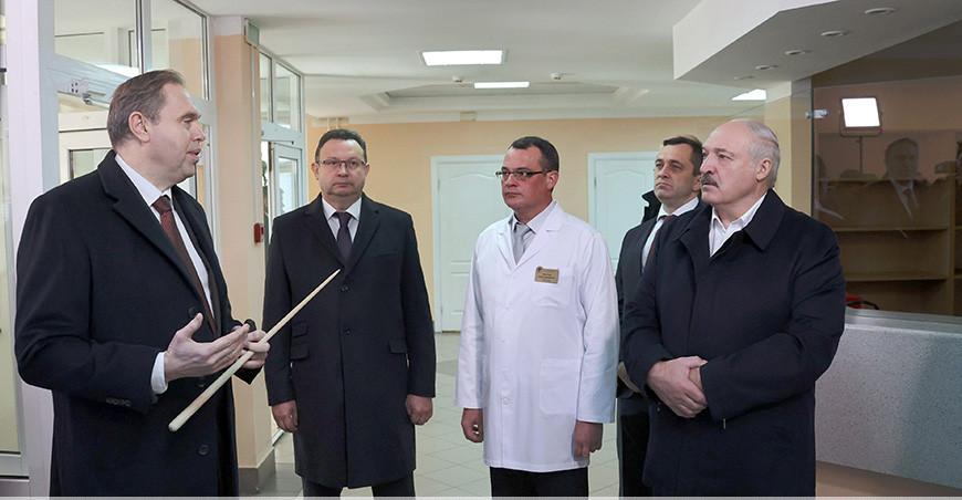 Александр Лукашенко пояснил, почему нельзя во время пандемии останавливать плановую помощь