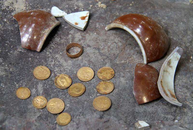 Клад золотых монет, который еще зимой в Гродно нашли рабочие, по предварительной оценке представляет историческую ценность