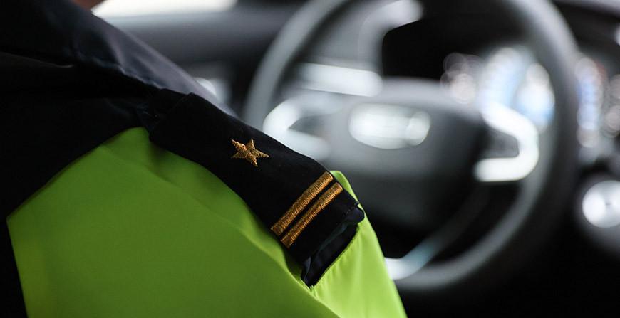 В Гродно сотрудники ГАИ помогли потушить автомобиль