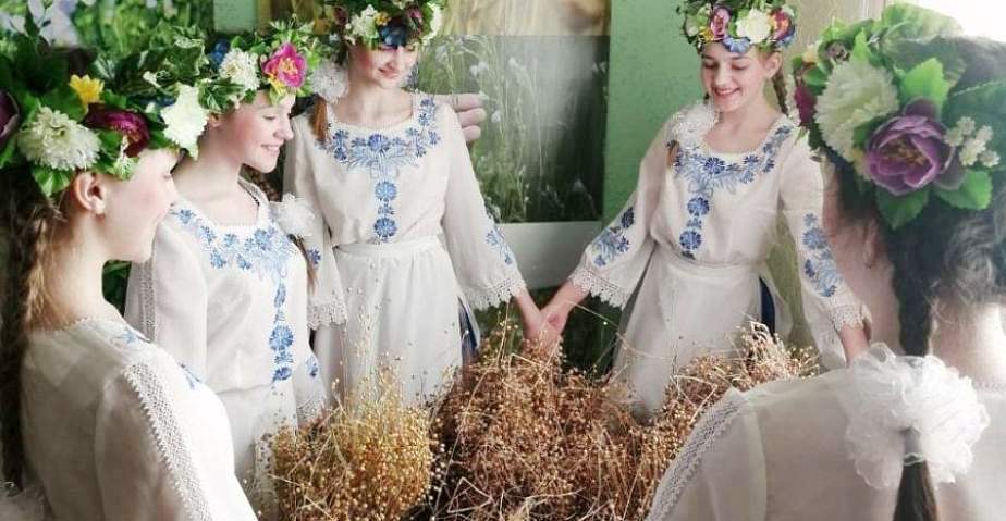 ФОТАФАКТ: У Ганчарскім Доме культуры адкрылі творчую майстэрню «Калі да лёну з паклонам – добра аддзячыць лён»