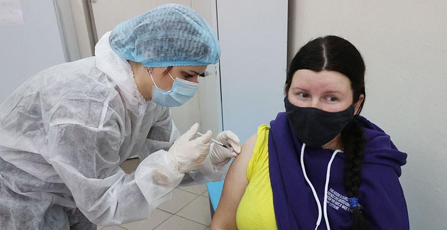Елена Богдан: в стране привиты от коронавируса уже 71 беременная и 6 кормящих мам