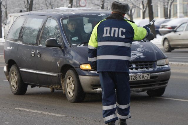 Забыл права дома? ГАИ проверит по базе и отпустит, а бесправников могут арестовать