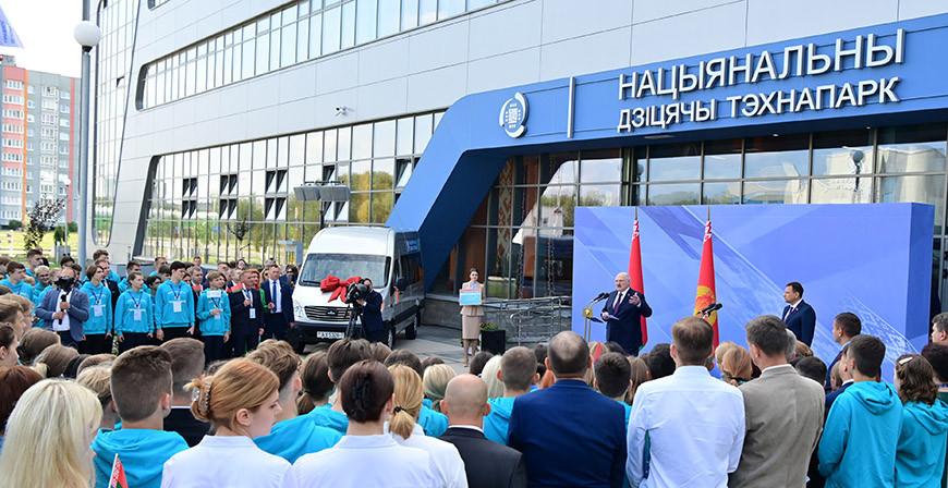 Александр Лукашенко: для Беларуси талантливые люди, интеллект нации - самое большое богатство