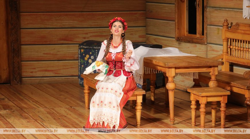 Купаловский театр покажет легендарную "Паўлінку" в Лидском замке