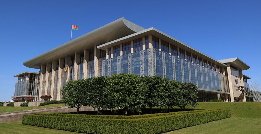 "Сильный Президент, влиятельный парламент..." Правовая формула определена в Беларуси