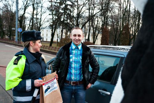 Гродненская ГАИ поздравила водителей-мужчин с праздником