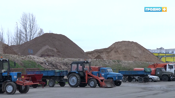 В связи с похолоданием дорожники Гродно перешли на круглосуточное дежурство (+видео)