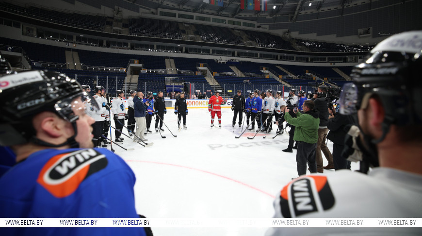 Народная команда, лучший "наркотик" и советы по игре. Александр Лукашенко побывал на тренировке у "Динамо-Минск"