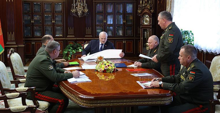 Громкие назначения, резонансное интервью, совещание Александра Лукашенко с генералами и виртуальный саммит. Итоги недели Президента