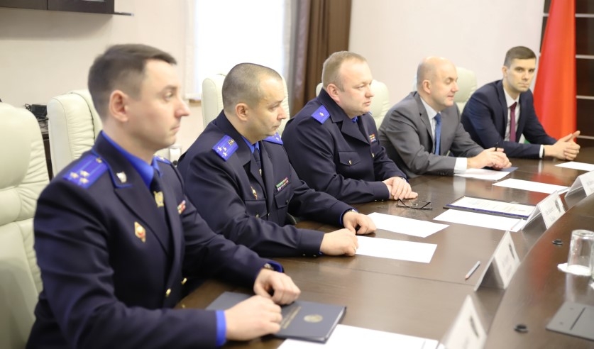 Незаконный возврат налогов на 50 млн. долларов. Сотрудники Следственного комитета Беларуси встретились с коллегами из ФБР и Налоговой службы США по ряду уголовных дел