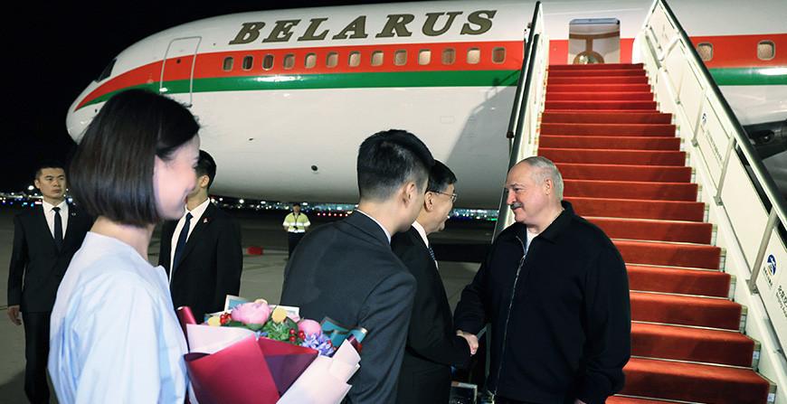Александр Лукашенко прибыл с визитом в Китай. Рассказываем, что на повестке
