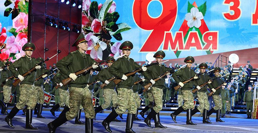 Генеральная репетиция военного парада прошла у стелы "Минск - город-герой"