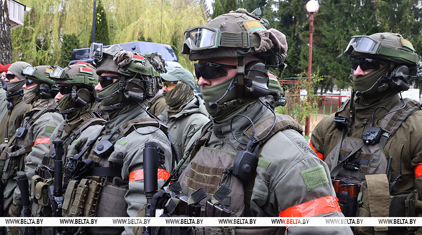 Александр Лукашенко: внутренние войска способны выполнить любые задачи в самых сложных условиях