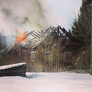 Рыбак спас мужчину из горящего дома в Островецком районе