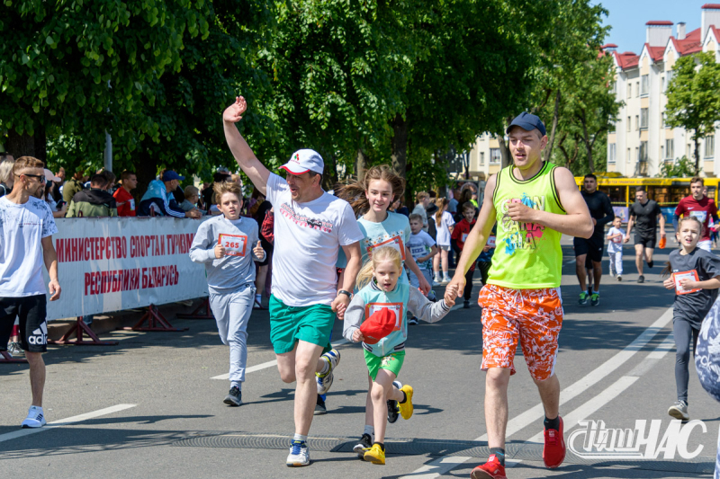 В Волковыске прошел республиканский легкоатлетический забег «Мы родом из детства»