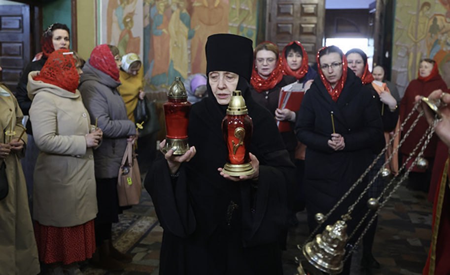 В Гродно прибыл Благодатный огонь от храма Гроба Господня