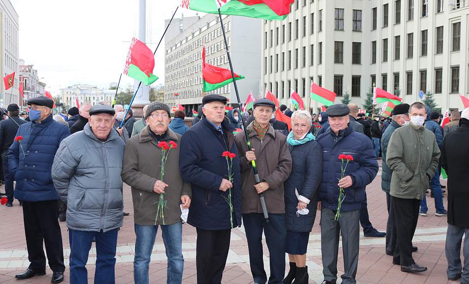 Нужно равняться на подвиги, которых достигали наши предки, деды, прадеды, когда защищали и освобождали нашу страну от немецко-фашистских захватчиков