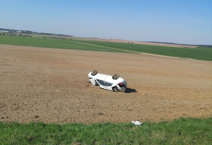 ДТП на дороге Барановичи-Пограничный-Гродно: при обгоне автомобиль оказался в кювете