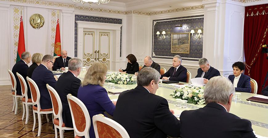 Александру Лукашенко представили новый проект Конституции Беларуси