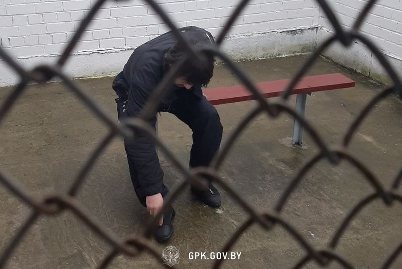 Россияне с компасом и фонарем незаконно пытались попасть через Польшу во Францию. Пограничникам пришлось применить оружие