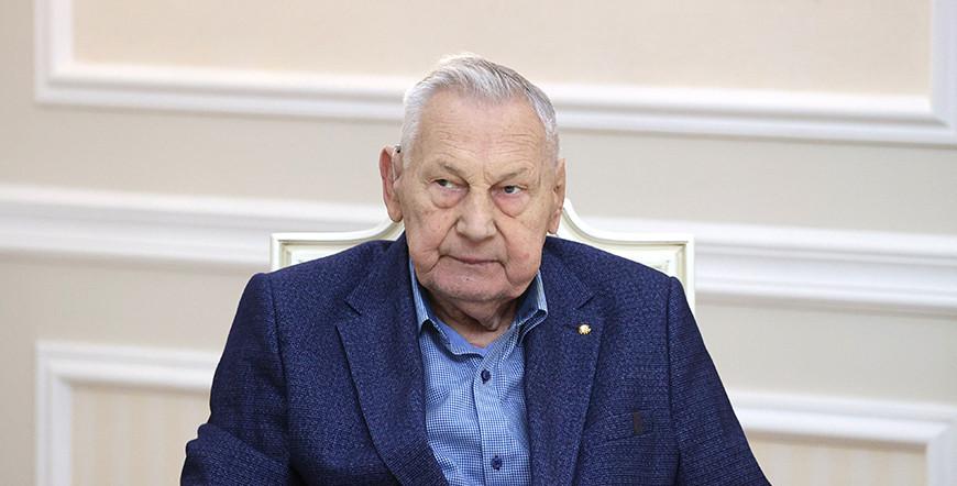 Александр Лукашенко поздравил трехкратного олимпийского чемпиона Александра Медведя с 85-летием