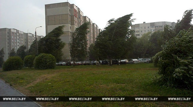 Из-за грозы на вторую половину дня объявлен оранжевый уровень опасности
