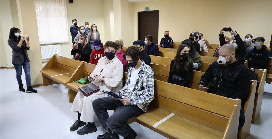 Тима Белорусских и его знакомый приговорены к двум годам "домашней химии"