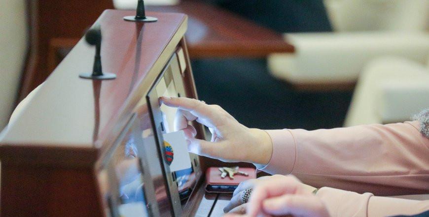 Депутаты приняли в двух чтениях законопроект об амнистии