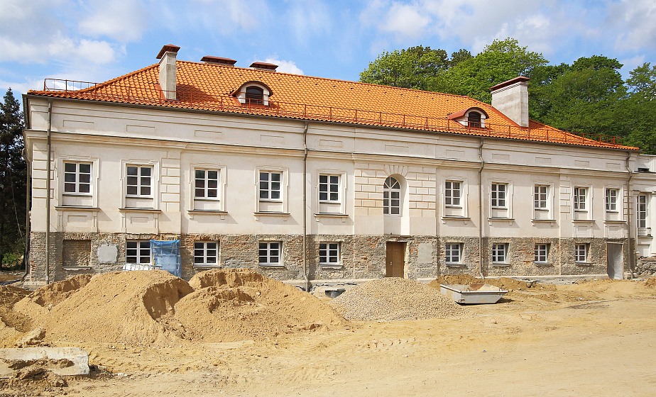 The painting of the walls of the Volovichi Palace will be restored and a photo exposition will be opened in Svyatsk