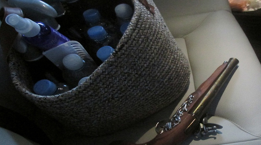 Опасная находка в "Каменном Логе":  у россиянки нашли дуэльный пистолет